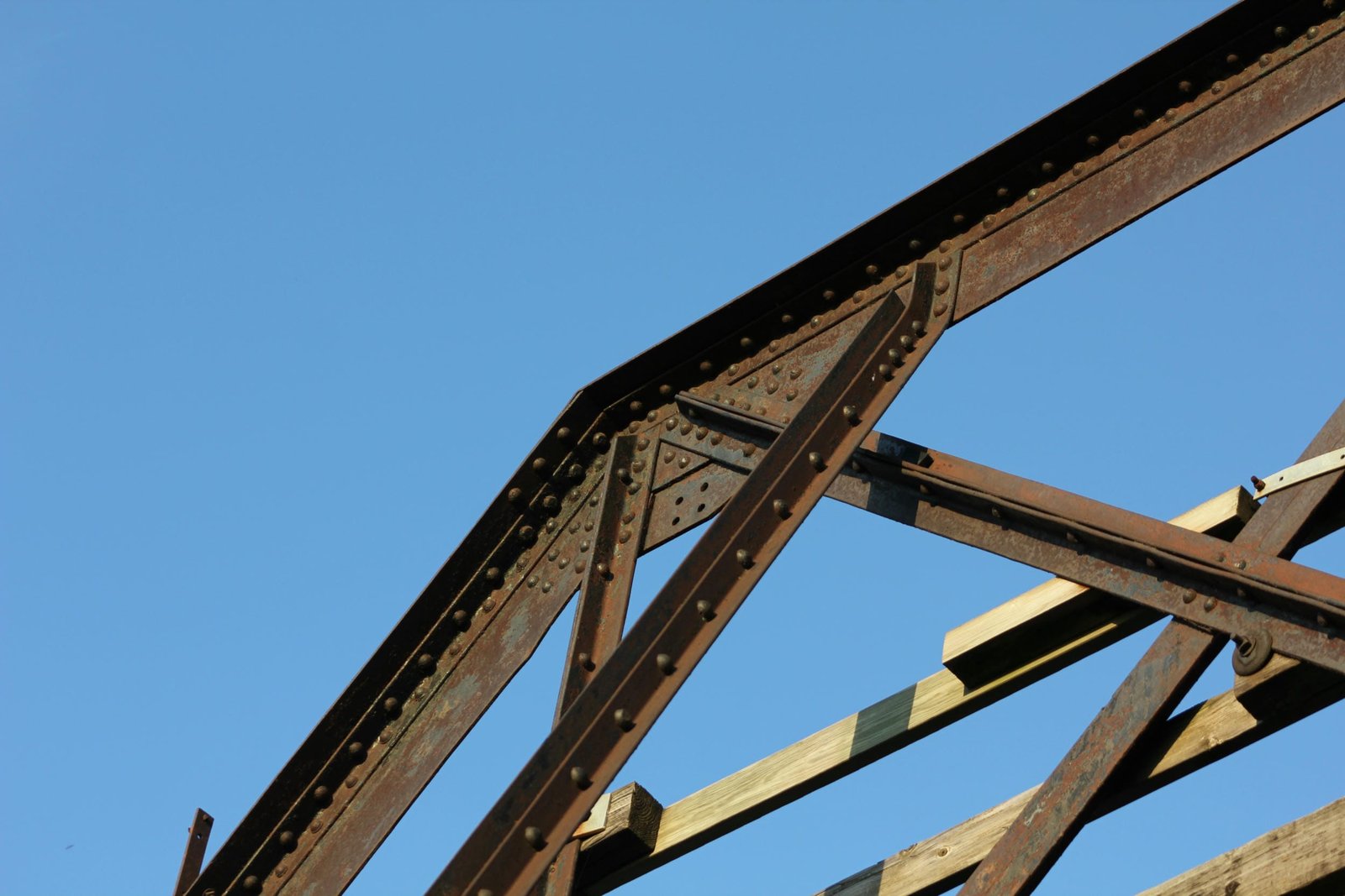 Upper angle connection